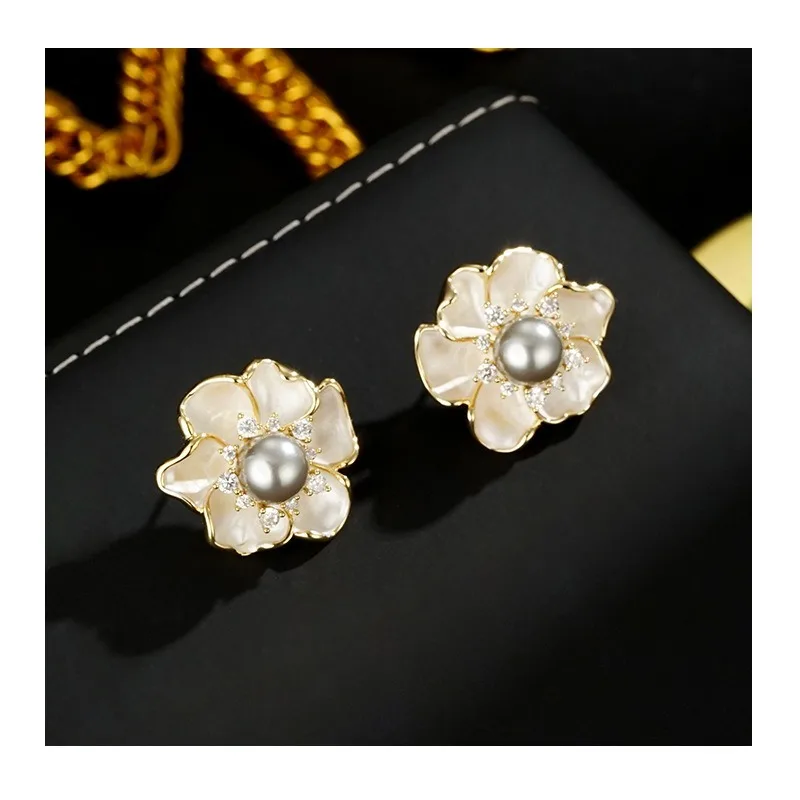 Grey Pearl Camellia Stud Earrings Stylish Simple Oil Dripping Flower Earrings Needle New Earrings
Grey Pearl Camellia Stud Earrings Stylish Simple Oil Dripping Flower Earrings Needle New Earrings