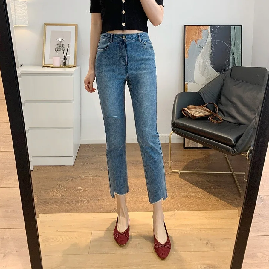 High Waist Straight Leg Gradient Color Unisex Spring Summer Denim Jeans Asymmetrical Hem Clean Cut Slimming Effect
High Waist Straight Leg Gradient Color Unisex Spring Summer Denim Jeans Asymmetrical Hem Clean Cut Slimming Effect