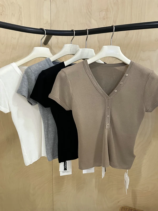 Silk T-Shirt Button up Short Sleeve V-Neck Slim Fit Ice Silk Basic Top for Women Summer 2026 Soft Thin Simple Style
Silk T-Shirt Button up Short Sleeve V-Neck Slim Fit Ice Silk Basic Top for Women Summer 2026 Soft Thin Simple Style