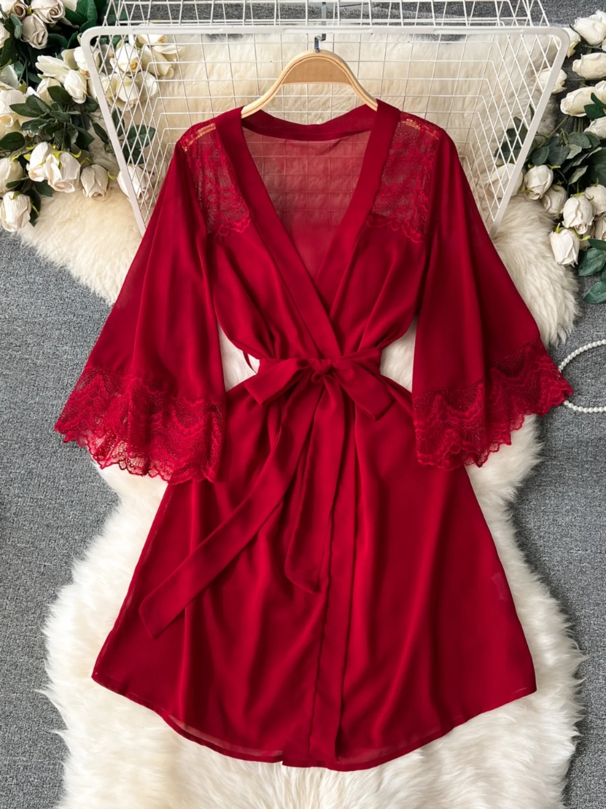 Elegant Lace Trim Sleepwear Robe Women's Sexy See-through Thin Mosaic Belted Waist Shawl Fashionable Button Long Sleeve Coat
Elegant Lace Trim Sleepwear Robe Women's Sexy See-through Thin Mosaic Belted Waist Shawl Fashionable Button Long Sleeve Coat