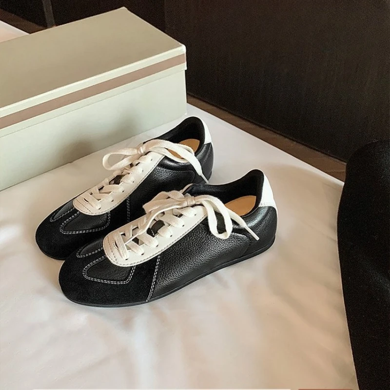 Fashion Womens Shoes Retro Luxury Moral Training Shoes for Woman Classic Round Head Casual Sneakers Designer Shoes Zapatos Mujer
Fashion Womens Shoes Retro Luxury Moral Training Shoes for Woman Classic Round Head Casual Sneakers Designer Shoes Zapatos Mujer