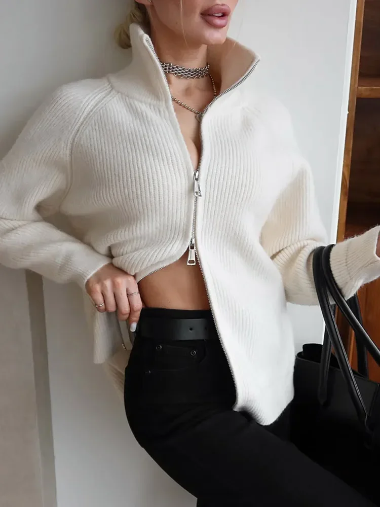 White Knitted Zip Front Style Solid Color Coat 2025 Loose Lapel Long Sleeve Design Jacket Office Commute Autumn Outerwear 2025
White Knitted Zip Front Style Solid Color Coat 2025 Loose Lapel Long Sleeve Design Jacket Office Commute Autumn Outerwear 2025