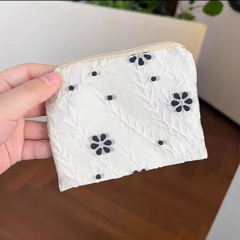 Korean Cute Floral Canvas Coin Wallet Portable Mini Simple Zipper Coin Pouch Key Earphone ID Storage Bag Kids Cute Purse
Korean Cute Floral Canvas Coin Wallet Portable Mini Simple Zipper Coin Pouch Key Earphone ID Storage Bag Kids Cute Purse