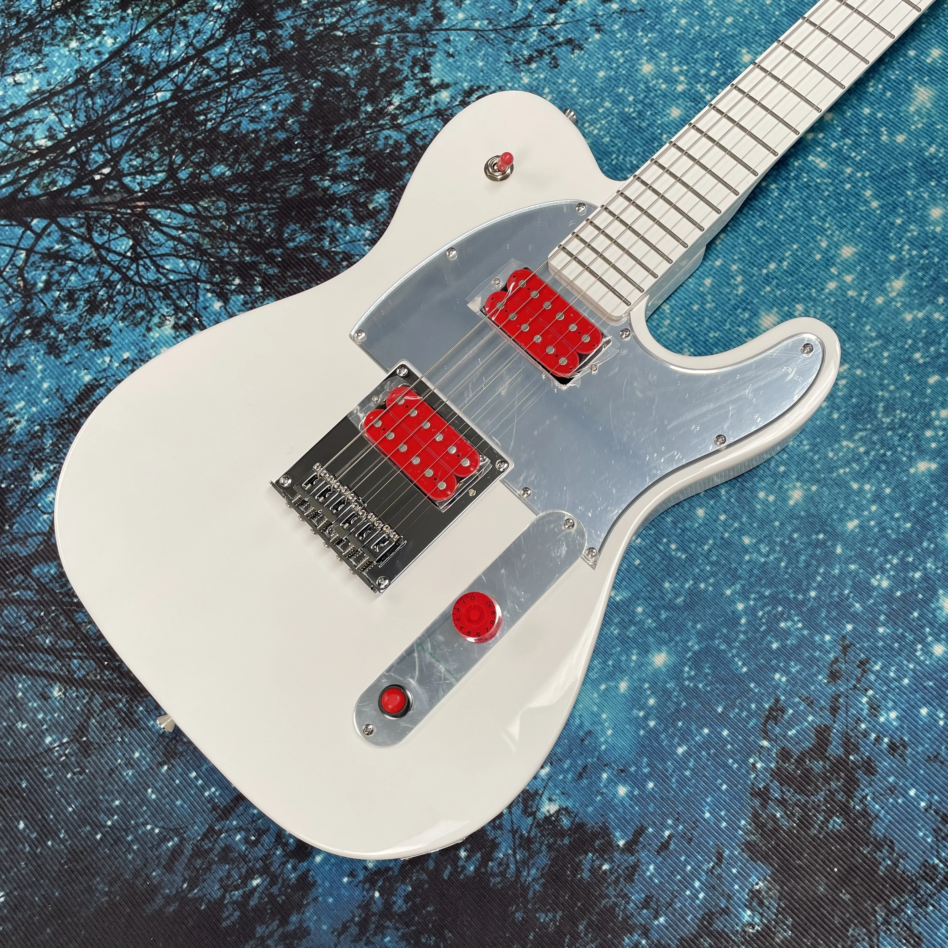 White Electric Guitar with Maple Fingerboard and Red Master Volume Knob, Beginner Family Version Electric Guitar
White Electric Guitar with Maple Fingerboard and Red Master Volume Knob, Beginner Family Version Electric Guitar