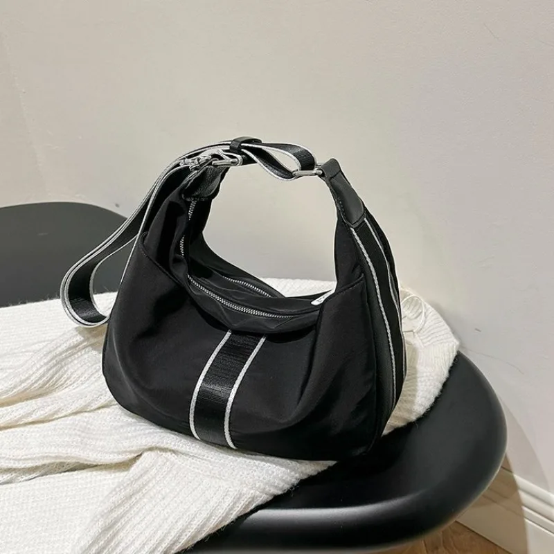 Простая оригинальная ретро-сумка для женщин, элегантная кожаная сумка через плечо, модная сумка-тоут, идеально подходит как стильная сумка для подгузников
Простая оригинальная ретро-сумка для женщин, элегантная кожаная сумка через плечо, модная сумка-тоут, идеально подходит как стильная сумка для подгузников