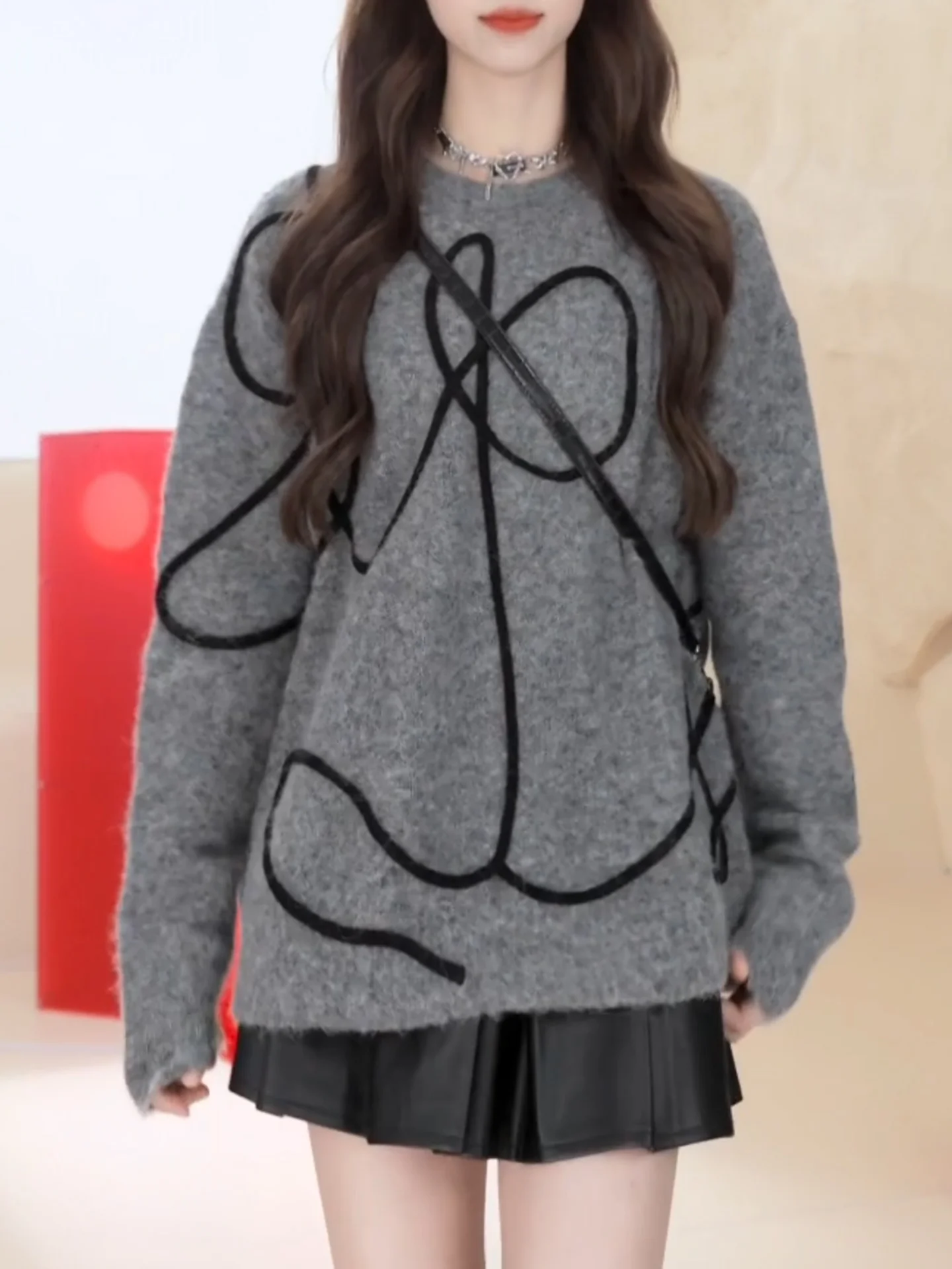 Полосатый свободный женский свитер больших размеров, удобный, в корейском стиле, с длинными рукавами, круглым вырезом, теплый, осенне-зимний топ
Полосатый свободный женский свитер больших размеров, удобный, в корейском стиле, с длинными рукавами, круглым вырезом, теплый, осенне-зимний топ