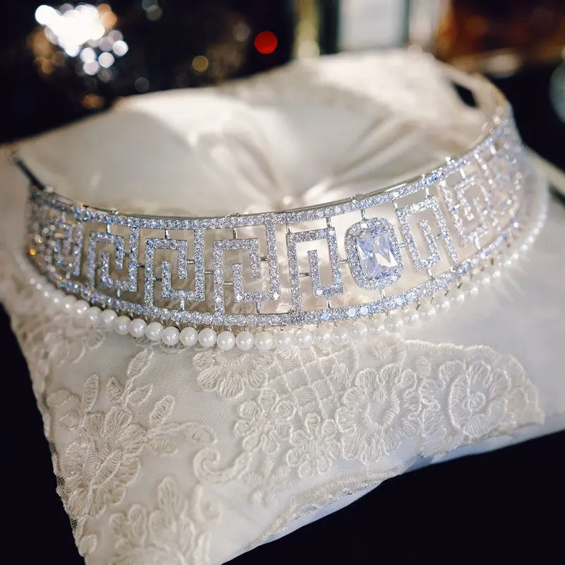 Vintage Retro Pearl Princess Crown European Royal Zircon Hair Crown Headpiece Wedding Bride Girls Party Birthday Tiara Accessory
Vintage Retro Pearl Princess Crown European Royal Zircon Hair Crown Headpiece Wedding Bride Girls Party Birthday Tiara Accessory
