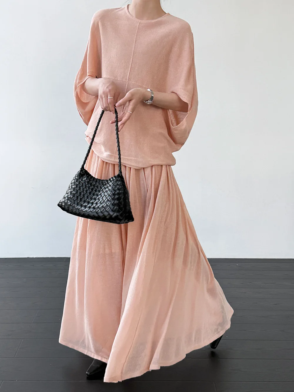 SuperAen Linen Knitted Women's Summer New Korean Style Batwing Sleeve Oversize Top Full-length Long A-line Skirts Two-piece Sets
SuperAen Linen Knitted Women's Summer New Korean Style Batwing Sleeve Oversize Top Full-length Long A-line Skirts Two-piece Sets