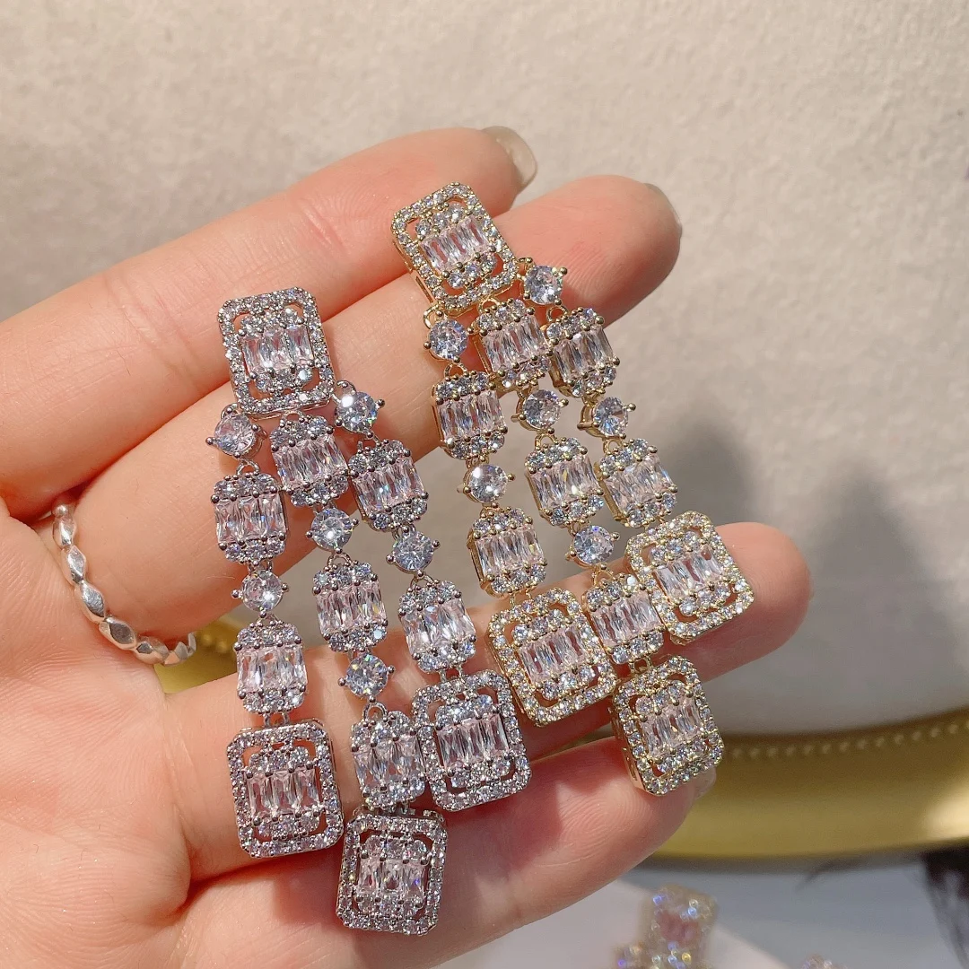 HIBRIDE Trendy Clear White Geometric Cubic Zirconia Women Long Dangle Drop Brazil Style Party Earring Brincos femme E-1064
HIBRIDE Trendy Clear White Geometric Cubic Zirconia Women Long Dangle Drop Brazil Style Party Earring Brincos femme E-1064
