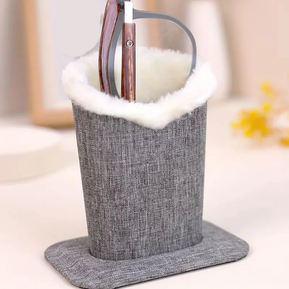 Компактная подставка для очков с плюшевой подкладкой, устойчивой к царапинам, для дома и офиса, 12 x 8,5 см, из пластика.
Компактная подставка для очков с плюшевой подкладкой, устойчивой к царапинам, для дома и офиса, 12 x 8,5 см, из пластика.