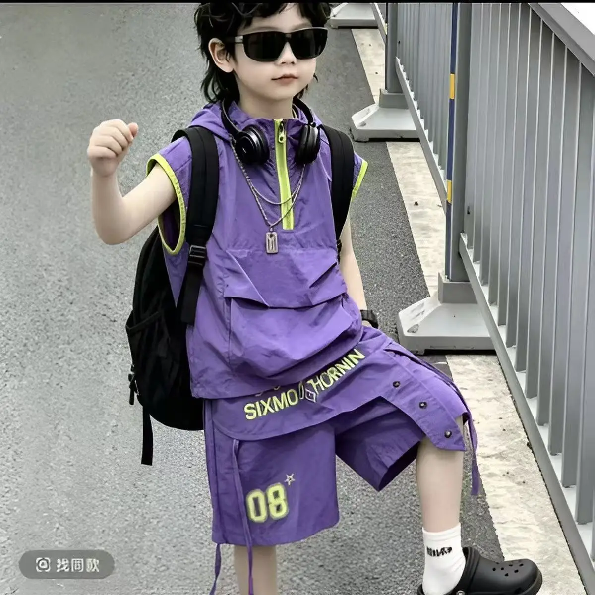 Boys' Summer Set New Children's Quick Drying Color blocked Hooded Sleeveless Top Shorts Two Piece Set
Boys' Summer Set New Children's Quick Drying Color blocked Hooded Sleeveless Top Shorts Two Piece Set