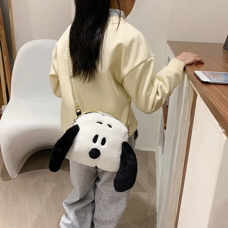 Snoopy plush shoulder bag women 2022 new cartoon female messenger bag cartoon cute snoopy handbag 21x17x8cm
Snoopy plush shoulder bag women 2022 new cartoon female messenger bag cartoon cute snoopy handbag 21x17x8cm