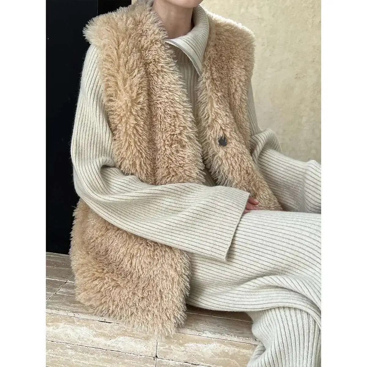 Japan High-end Loose Lambhair Vest Jacket for Women 2025 Autumn and Winter New Style Temperament Versatile Top 8706
Japan High-end Loose Lambhair Vest Jacket for Women 2025 Autumn and Winter New Style Temperament Versatile Top 8706
