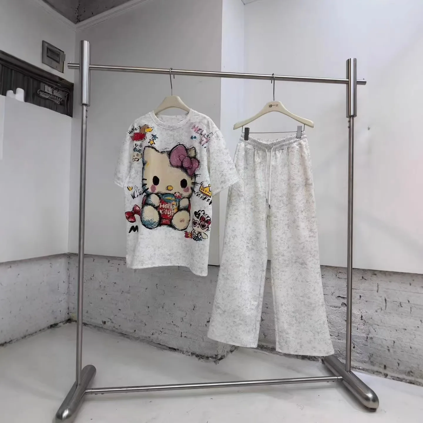 Sanrio Fashion Set Women's Summer New Cartoon Printed Loose Wide Leg Pants Women's Casual Home Clothes Two Piece Set
Sanrio Fashion Set Women's Summer New Cartoon Printed Loose Wide Leg Pants Women's Casual Home Clothes Two Piece Set