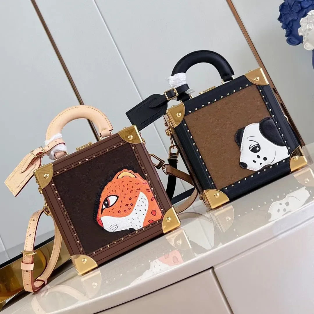 Top quality casual designer luxury mini square trunk dalmatien box totes handbag top handbag bag shoulder bags crossbody top mirror quality m11206 m11210
Top quality casual designer luxury mini square trunk dalmatien box totes handbag top handbag bag shoulder bags crossbody top mirror quality m11206 m11210