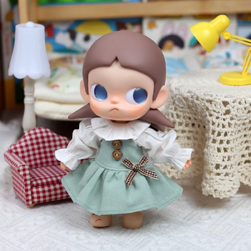 Zsiga's braless dress with long sleeves and bubble shirt 1/8 scale, adorable doll 20cm in size a doll that evokes longing.
Zsiga's braless dress with long sleeves and bubble shirt 1/8 scale, adorable doll 20cm in size a doll that evokes longing.
