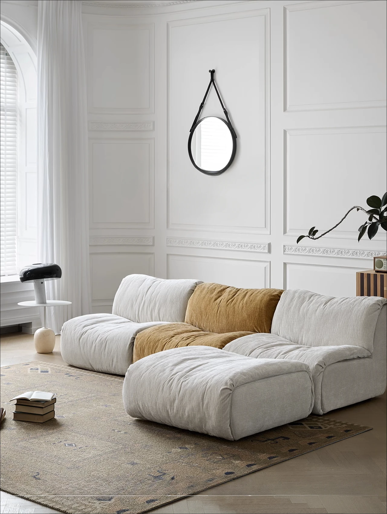 Sofa retro cream style small apartment living room straight row fabric removable and washable module combination color matching
Sofa retro cream style small apartment living room straight row fabric removable and washable module combination color matching