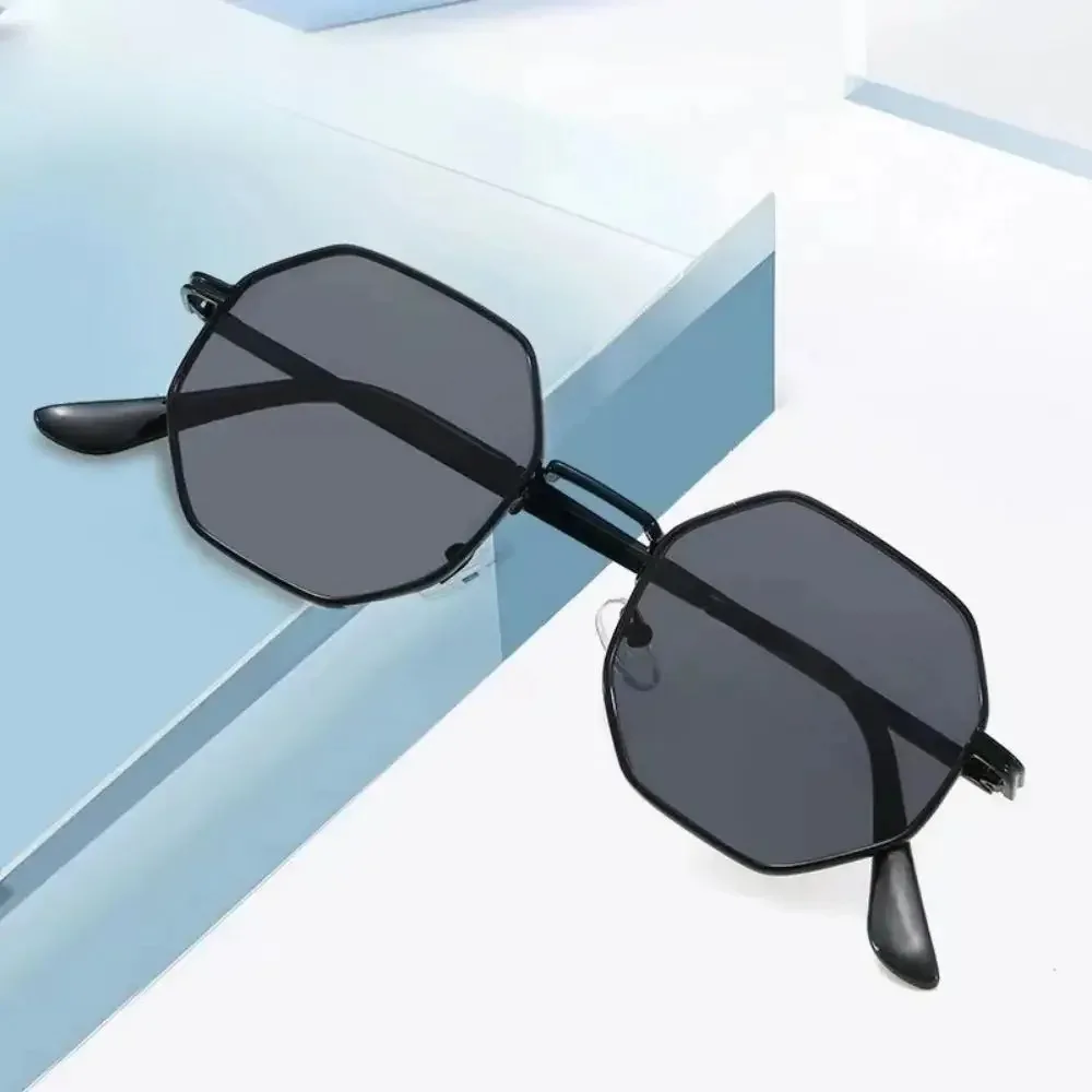 Fashion Retro Classic Metal Polygonal Sunglasses Octagon Glasses UV Protection Tools Used For Daily Outdoor Activities
Fashion Retro Classic Metal Polygonal Sunglasses Octagon Glasses UV Protection Tools Used For Daily Outdoor Activities