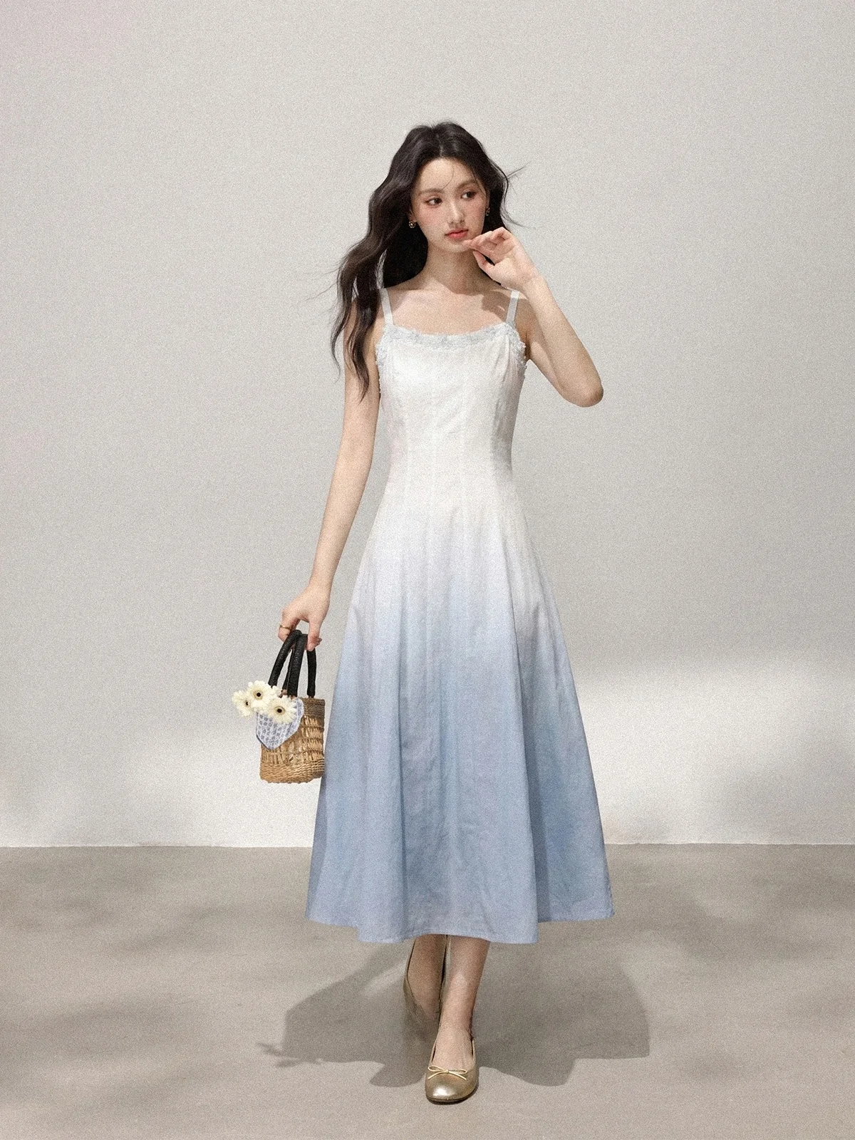 Zhang Soda 2026 Summer New Style Mist Blue Lace Design Women's Dress Gradient Waist Cinching Strap Dress Casual Leisure
Zhang Soda 2026 Summer New Style Mist Blue Lace Design Women's Dress Gradient Waist Cinching Strap Dress Casual Leisure