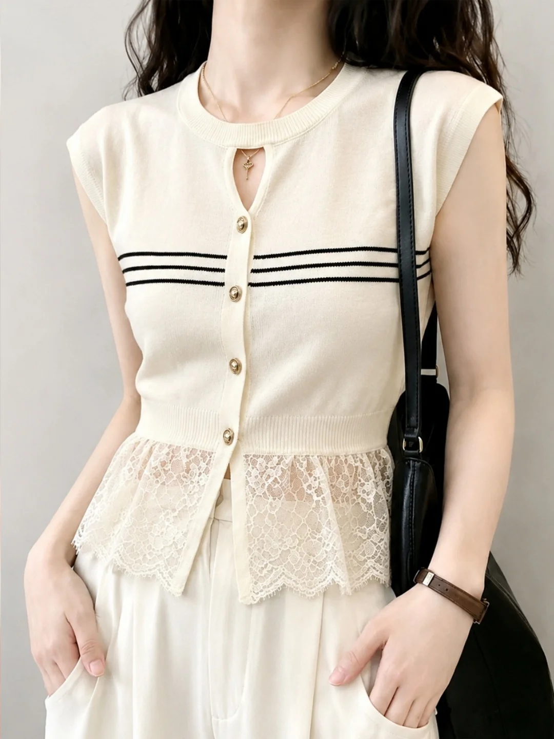 Versatile Lace Patchwork Design Commute Summer 2026 Unique Exquisite Small Ice Silk Knitted Vest Women's Fashion Silk Top
Versatile Lace Patchwork Design Commute Summer 2026 Unique Exquisite Small Ice Silk Knitted Vest Women's Fashion Silk Top