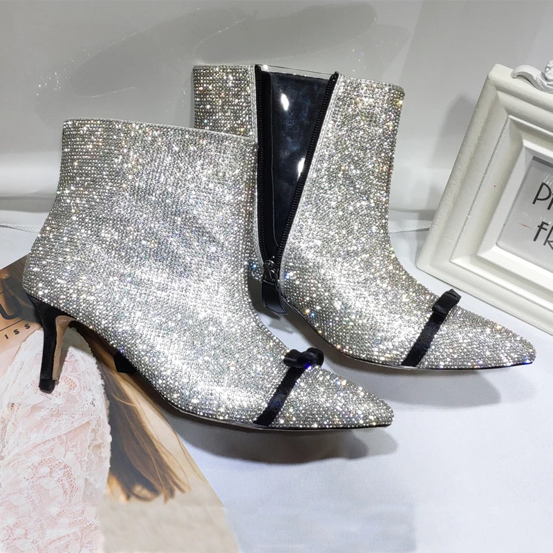 Glittering Full Rhinestone Pvc Patchwork Bows Pointed Toe Ankle Boots Woman Kitten Heels Bling Bling Crystal Boots
Glittering Full Rhinestone Pvc Patchwork Bows Pointed Toe Ankle Boots Woman Kitten Heels Bling Bling Crystal Boots