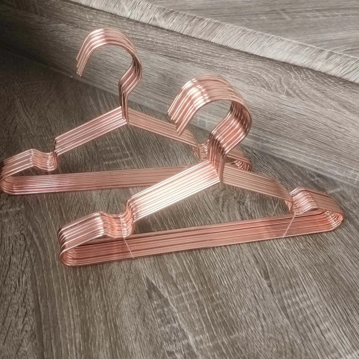 10pcs/lot 32cm Metal High Quality Strong Wire Hangers with Groove Coat Hanger Standard Suit Hangers space saving Clothes Hanger
10pcs/lot 32cm Metal High Quality Strong Wire Hangers with Groove Coat Hanger Standard Suit Hangers space saving Clothes Hanger