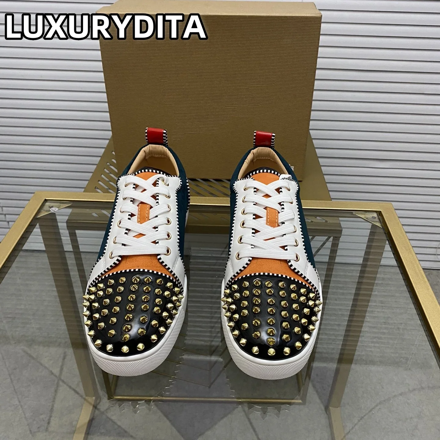 Top Quality Womens Trendy Casual Tennis Shoes Luxury Mens Real Leather Sneakers 35-48 Designr Rivet Red Sole Lovers Shoes M0144
Top Quality Womens Trendy Casual Tennis Shoes Luxury Mens Real Leather Sneakers 35-48 Designr Rivet Red Sole Lovers Shoes M0144