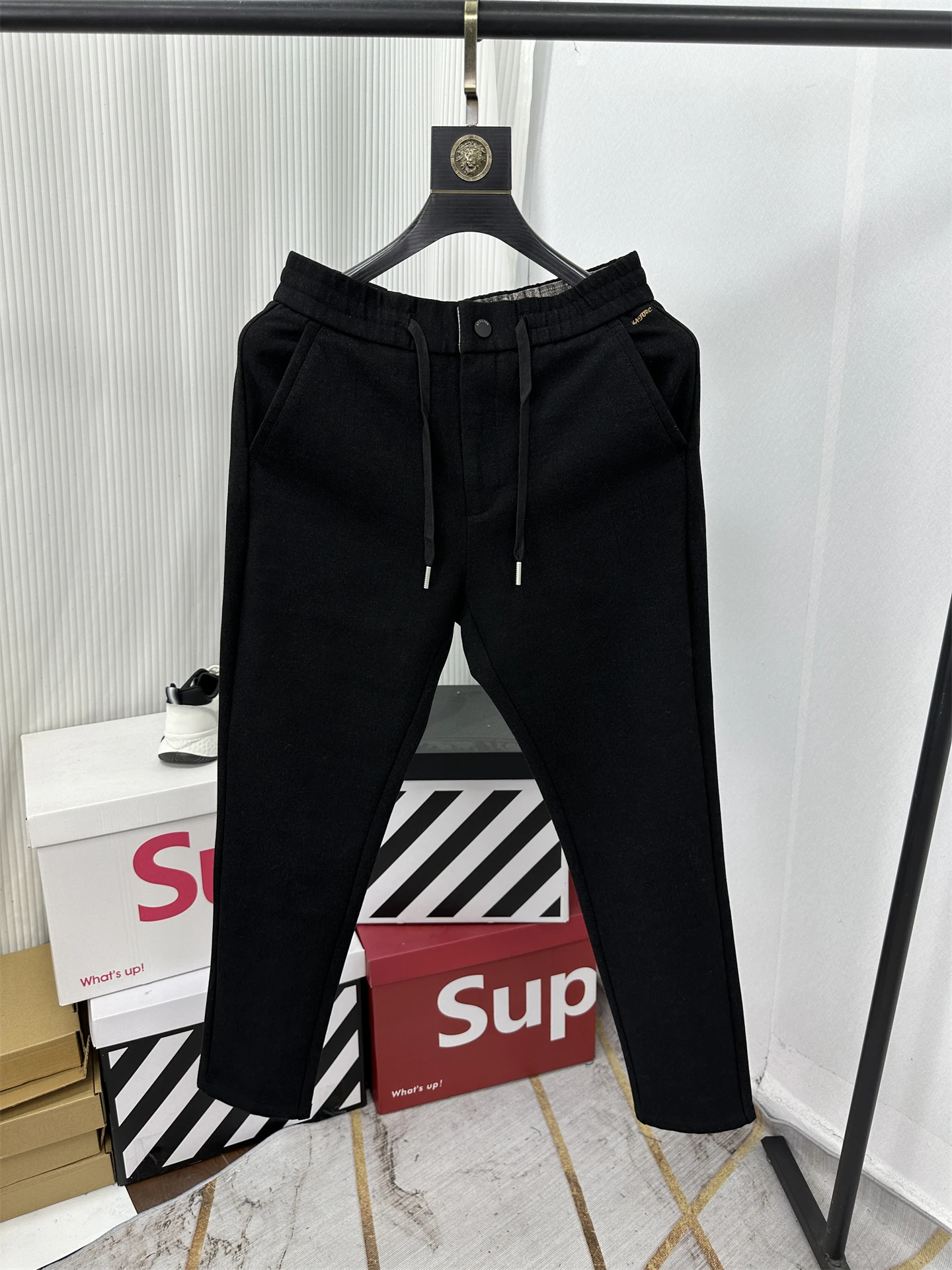 Comfortable Skin-Friendly Men's Straight Leg Woolen Casual Pants Autumn Winter Thiened Lightly Worn Dstring Sweatpants
Comfortable Skin-Friendly Men's Straight Leg Woolen Casual Pants Autumn Winter Thiened Lightly Worn Dstring Sweatpants