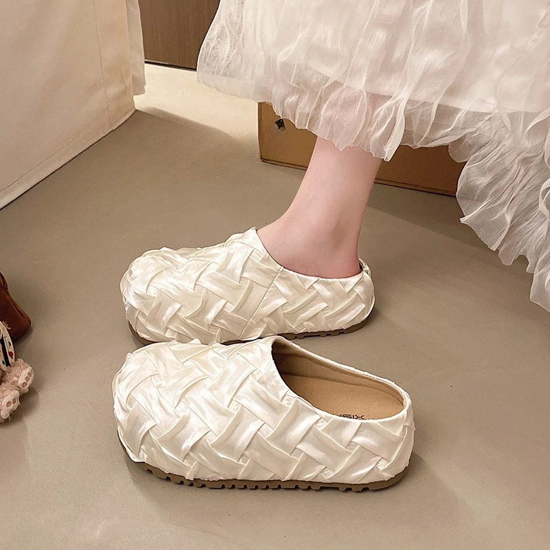 Женские шлепанцы на толстой подошве, высокие, водонепроницаемые, на платформе, модные, универсальные, удобные и нескользящие
Женские шлепанцы на толстой подошве, высокие, водонепроницаемые, на платформе, модные, универсальные, удобные и нескользящие