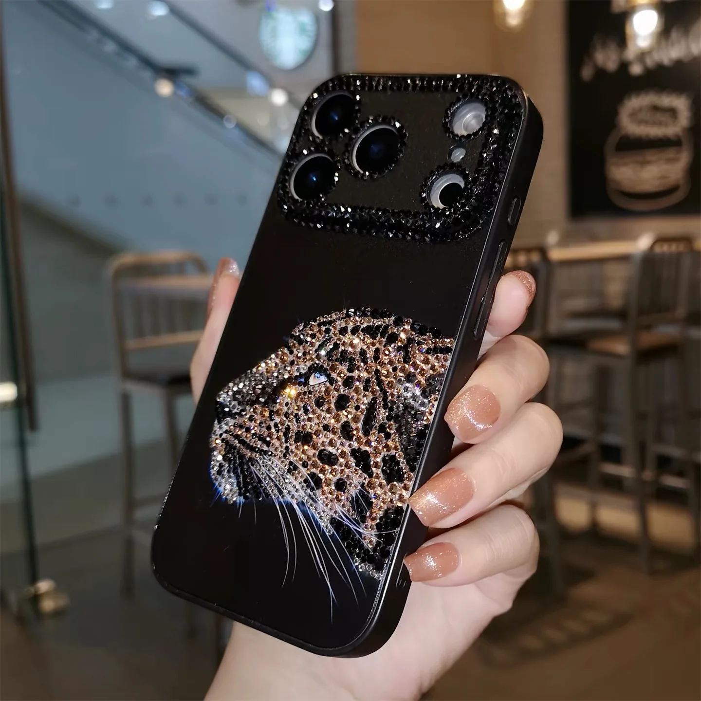Suitable for iPhone, custom high-end water-drill leopard head phone case
Suitable for iPhone, custom high-end water-drill leopard head phone case