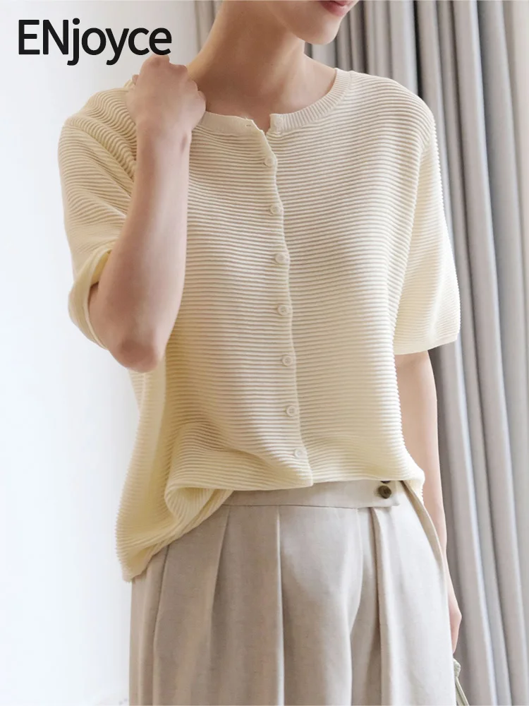 2024 Summer Women Vintage Textured Knitted Lyocell T-shirts Korean Fashion Streetwear Casual Tee Short Sleeve Cardigan Tops
2024 Summer Women Vintage Textured Knitted Lyocell T-shirts Korean Fashion Streetwear Casual Tee Short Sleeve Cardigan Tops