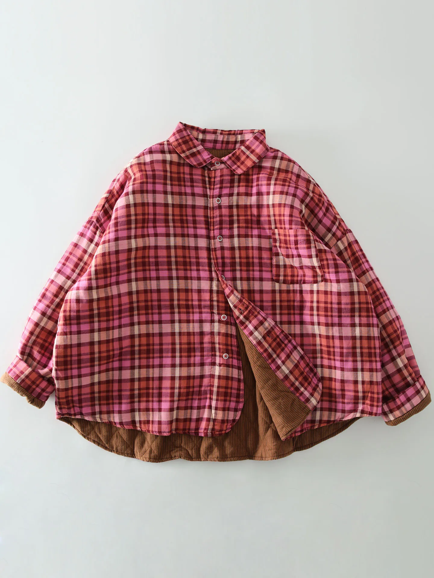 Зимнее утепленное женское пальто с длинными рукавами, в клетку, на хлопковой подкладке, свободного кроя, больших размеров, универсальное, теплое, с отложным воротником
Зимнее утепленное женское пальто с длинными рукавами, в клетку, на хлопковой подкладке, свободного кроя, больших размеров, универсальное, теплое, с отложным воротником