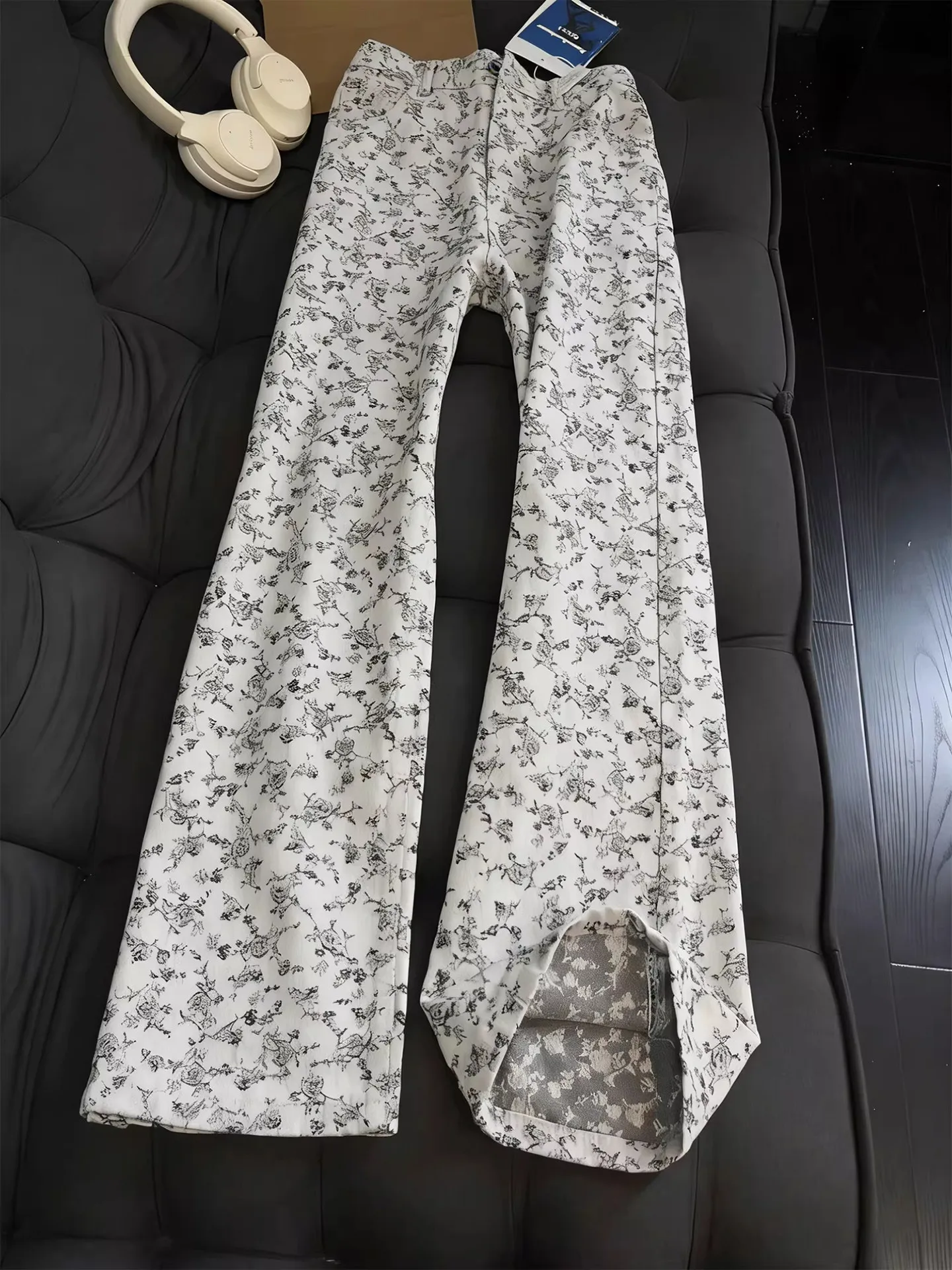 White Floral Embroidery Jeans Straight Leg Men's Women's High Street Design Trendy Bootcut Pants mid Waist Zipper Fly
White Floral Embroidery Jeans Straight Leg Men's Women's High Street Design Trendy Bootcut Pants mid Waist Zipper Fly
