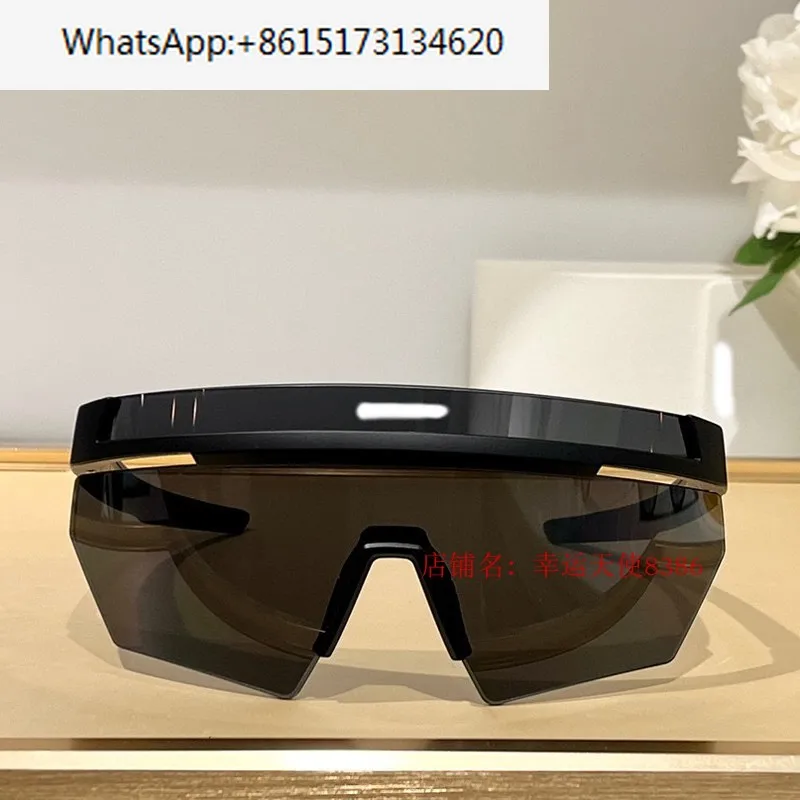 European and American high-end men's and women's box connected eye protection, covering face and looking cool
European and American high-end men's and women's box connected eye protection, covering face and looking cool