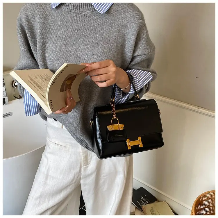 Высококачественная однотонная сумка | Женские маленькие квадратные легкие роскошные уникальные модные ретро сумки через плечо/ручные сумки для женщин
Высококачественная однотонная сумка | Женские маленькие квадратные легкие роскошные уникальные модные ретро сумки через плечо/ручные сумки для женщин