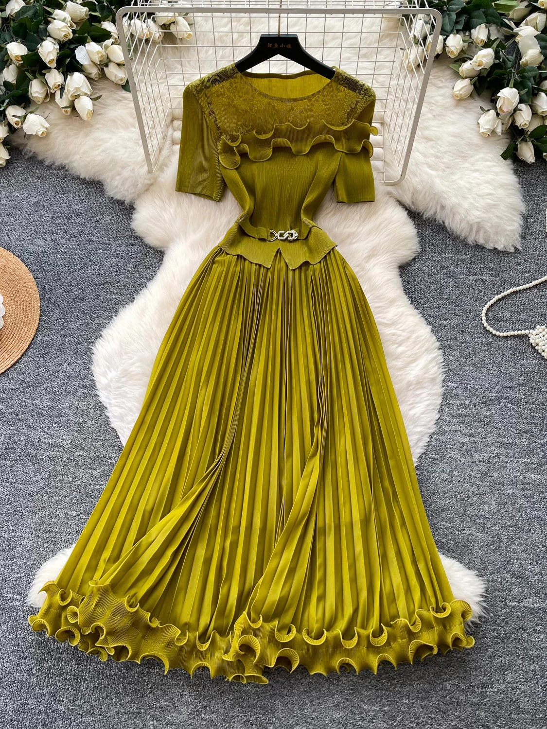 Elegant Green Gauze Dress Women's Short Sleeve High Waist A-Line Long Skirt Commute Style Korean Fashion Slimming Design
Elegant Green Gauze Dress Women's Short Sleeve High Waist A-Line Long Skirt Commute Style Korean Fashion Slimming Design