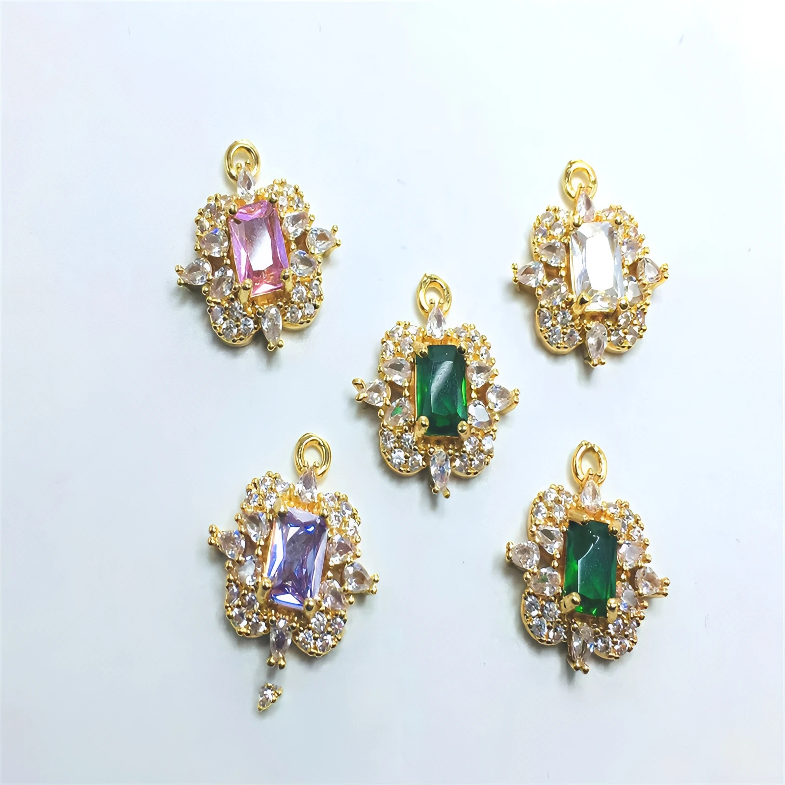 20pcs/ Bag Retro square copper gold-plated micro inlaid zircon pendant for DIY necklace and earring making
20pcs/ Bag Retro square copper gold-plated micro inlaid zircon pendant for DIY necklace and earring making