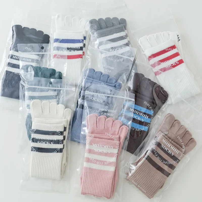 Yoga Socks Women Silicone Non-slip Five Finger Pilates Socks Casual Fashion Striped Cotton Indoor Workout Gym Dance Sports Socks
Yoga Socks Women Silicone Non-slip Five Finger Pilates Socks Casual Fashion Striped Cotton Indoor Workout Gym Dance Sports Socks