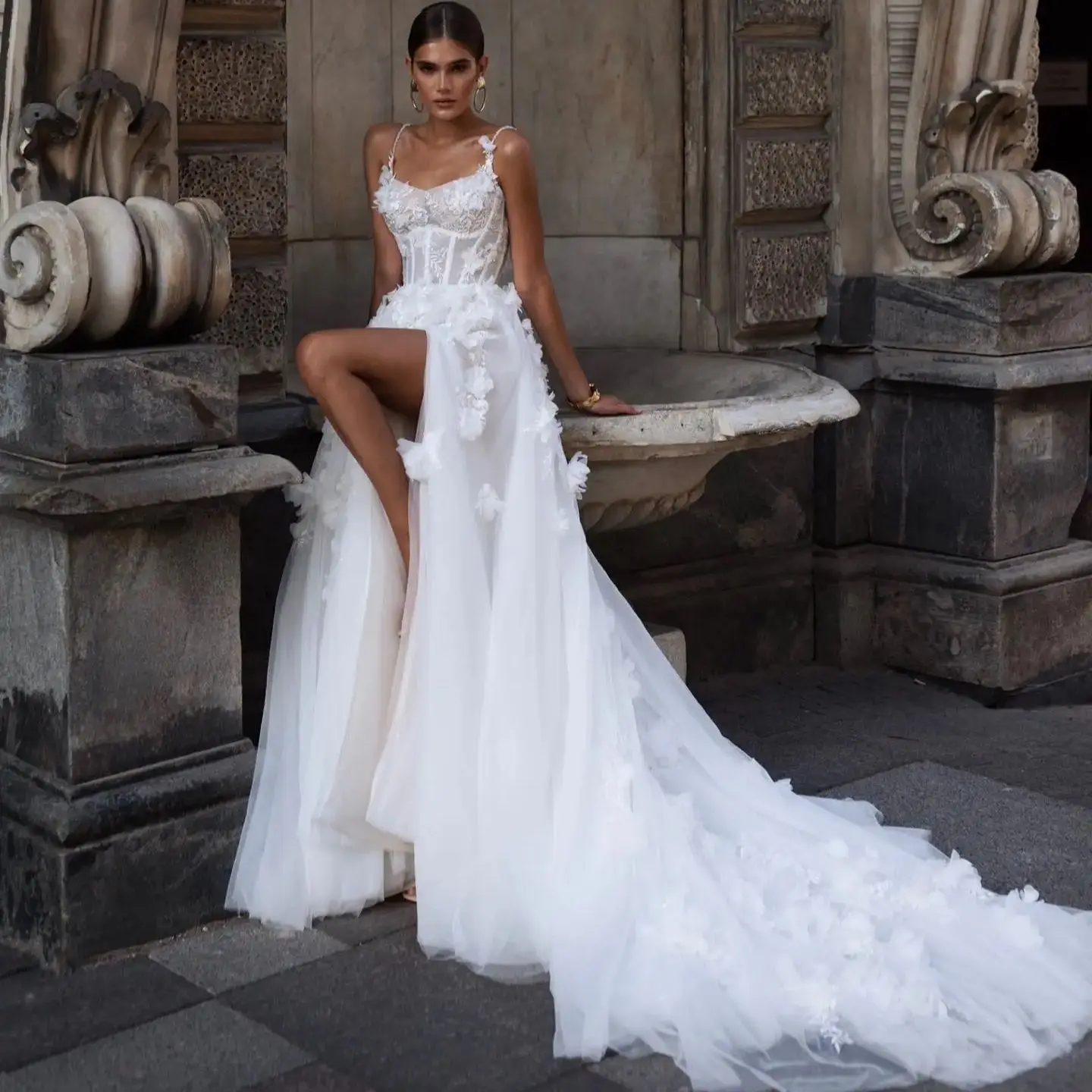 A Line Fashion Wedding Dresses Women Spaghetti Straps Bustier Corset Bridal Gown 3D Floral Appliques Vestido De Novia
A Line Fashion Wedding Dresses Women Spaghetti Straps Bustier Corset Bridal Gown 3D Floral Appliques Vestido De Novia