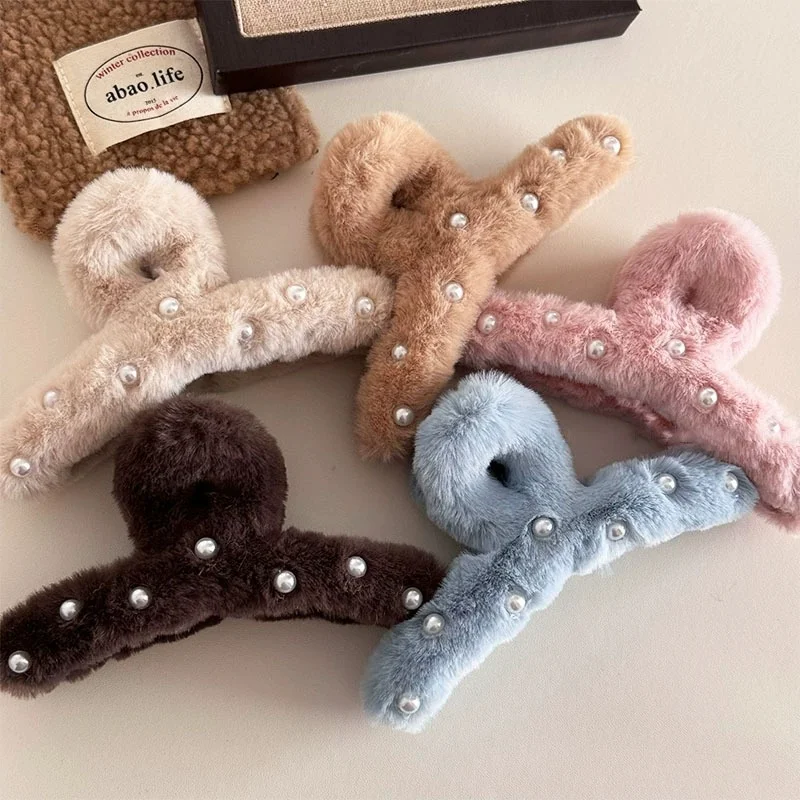Pearl Faux Fur Hair Claw 14CM Large Crab Hair Clip Sweet Korean Shark Clip Winter Ins Claw Clip Hair Accessories for Women Girl
Pearl Faux Fur Hair Claw 14CM Large Crab Hair Clip Sweet Korean Shark Clip Winter Ins Claw Clip Hair Accessories for Women Girl