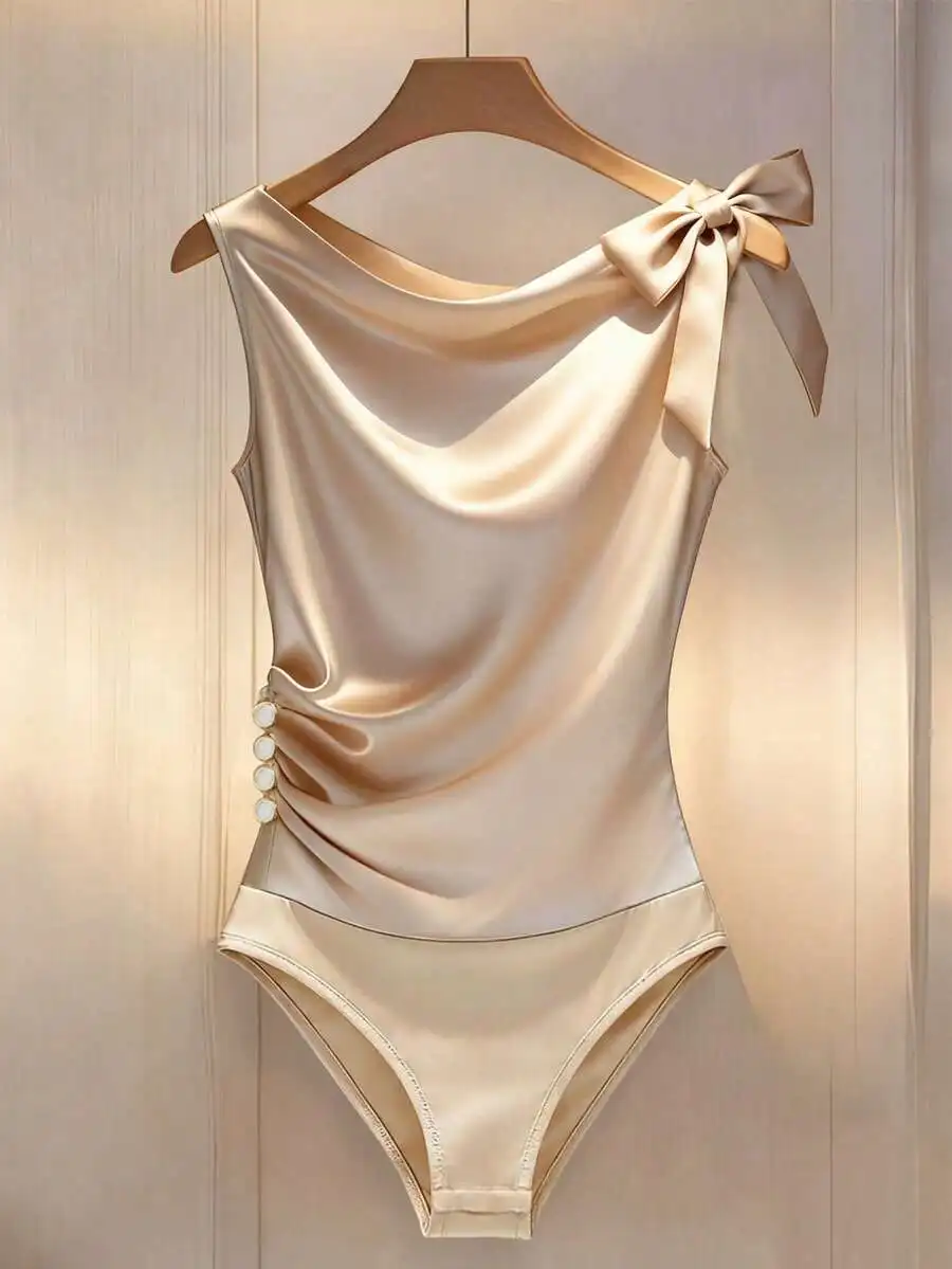 Franclia Fashionable Minimalist Solid Color Glossy Collar Pleated Decor Button Sleeveless Bow Tie Fitted Elegant Slim Bodysuit
Franclia Fashionable Minimalist Solid Color Glossy Collar Pleated Decor Button Sleeveless Bow Tie Fitted Elegant Slim Bodysuit