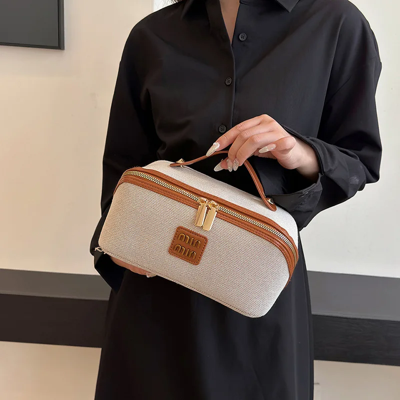 Cosmetic bag New retro light luxury simple canvas portable storage bag Large capacity premium skin care products Wash bag
Cosmetic bag New retro light luxury simple canvas portable storage bag Large capacity premium skin care products Wash bag