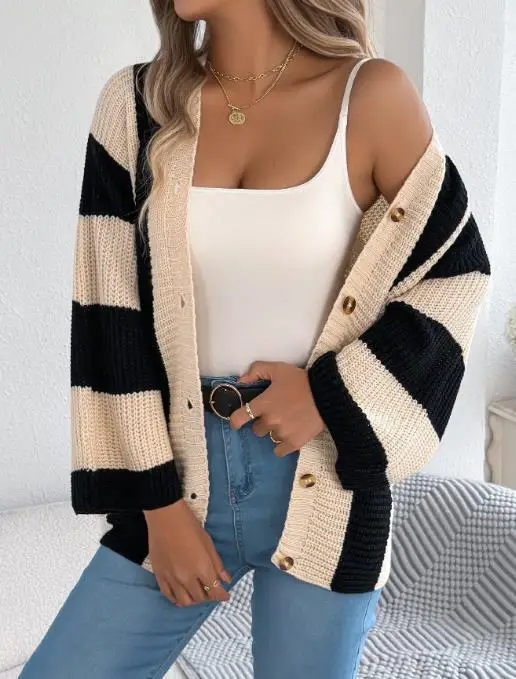 Осенний свитер-кардиган в контрастную полоску с расклешенными рукавами, женский повседневный свободный дизайн на пуговицах, куртка-кардиган с цветными блоками 
Осенний свитер-кардиган в контрастную полоску с расклешенными рукавами, женский повседневный свободный дизайн на пуговицах, куртка-кардиган с цветными блоками