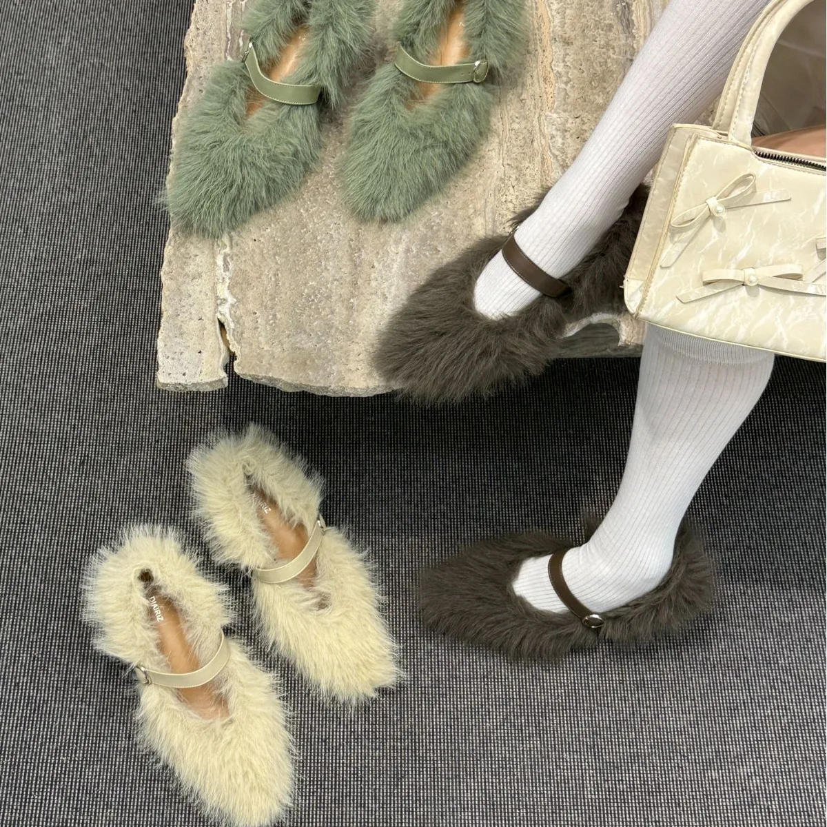 Elegant Grey Mary Jane Furry Shoes Women's Winter Outdoor Wear Fleece Lined Cotton Slip-On Flat Bottom Lamb Fur Single Shoes
Elegant Grey Mary Jane Furry Shoes Women's Winter Outdoor Wear Fleece Lined Cotton Slip-On Flat Bottom Lamb Fur Single Shoes