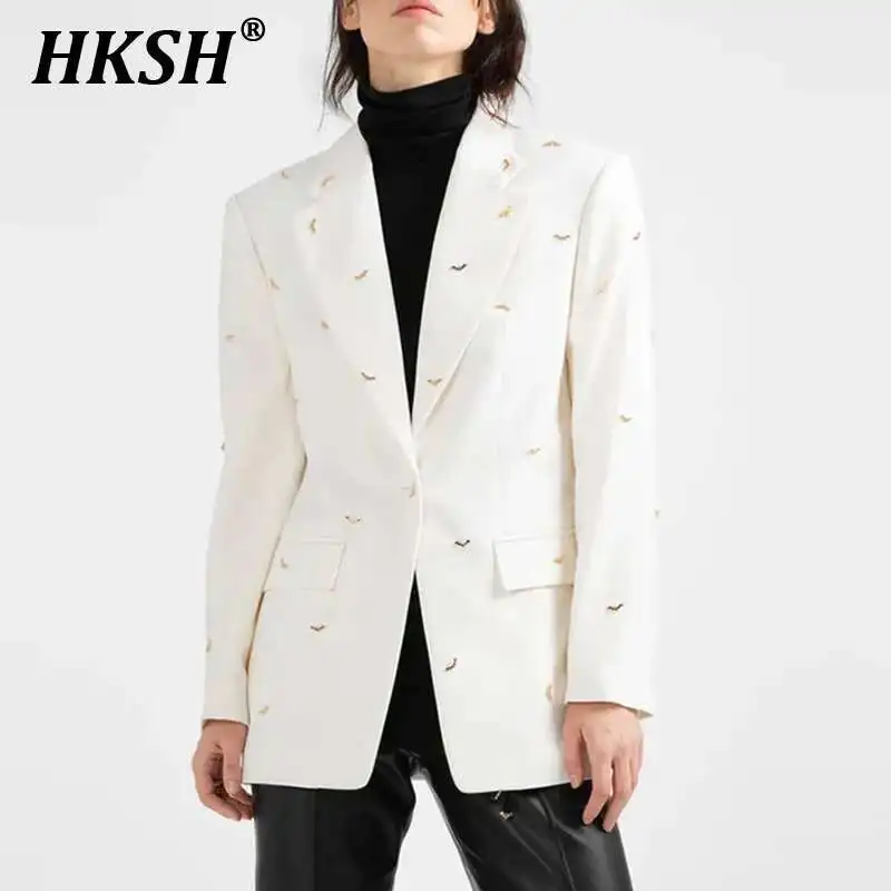 HKSH 2025 Ранняя весна Новый женский Tide Star Fashion Bat Nail Bead Slim Fit средней длины Блейзер Элегантное шикарное модное пальто HK3913
HKSH 2025 Ранняя весна Новый женский Tide Star Fashion Bat Nail Bead Slim Fit средней длины Блейзер Элегантное шикарное модное пальто HK3913