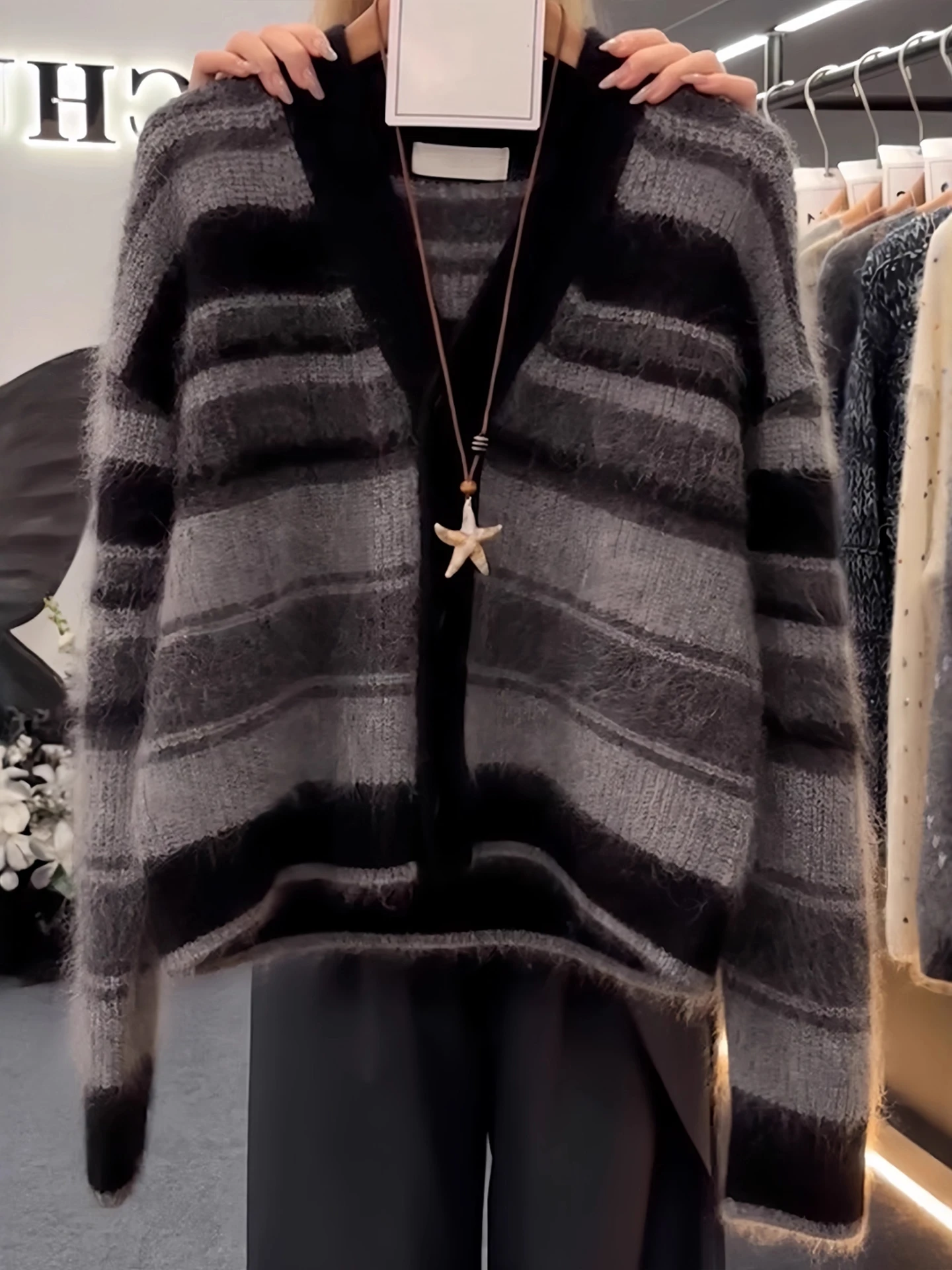 Soft Striped V-Ne Knitted Open Cardigan Sweater Women's Loose Sle Autumn New Lazy Faion High-End Feelings Outerwear
Soft Striped V-Ne Knitted Open Cardigan Sweater Women's Loose Sle Autumn New Lazy Faion High-End Feelings Outerwear