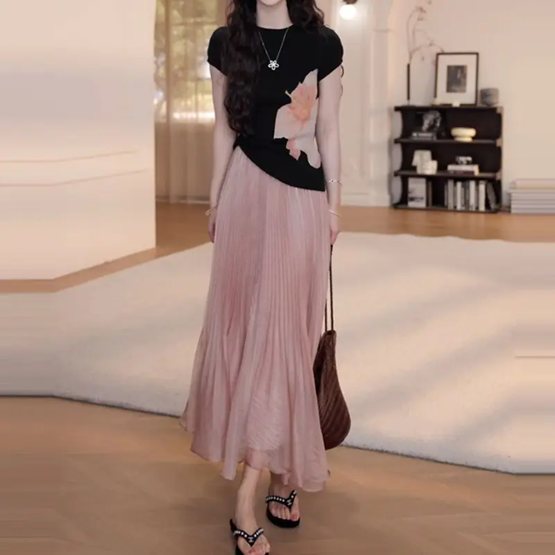 New High Quality Summer Fashion 2 Piece Set Women Elegant Slim Flower Printed Short Sleeved O-neck Top + Pleated Skirt Outfit
New High Quality Summer Fashion 2 Piece Set Women Elegant Slim Flower Printed Short Sleeved O-neck Top + Pleated Skirt Outfit