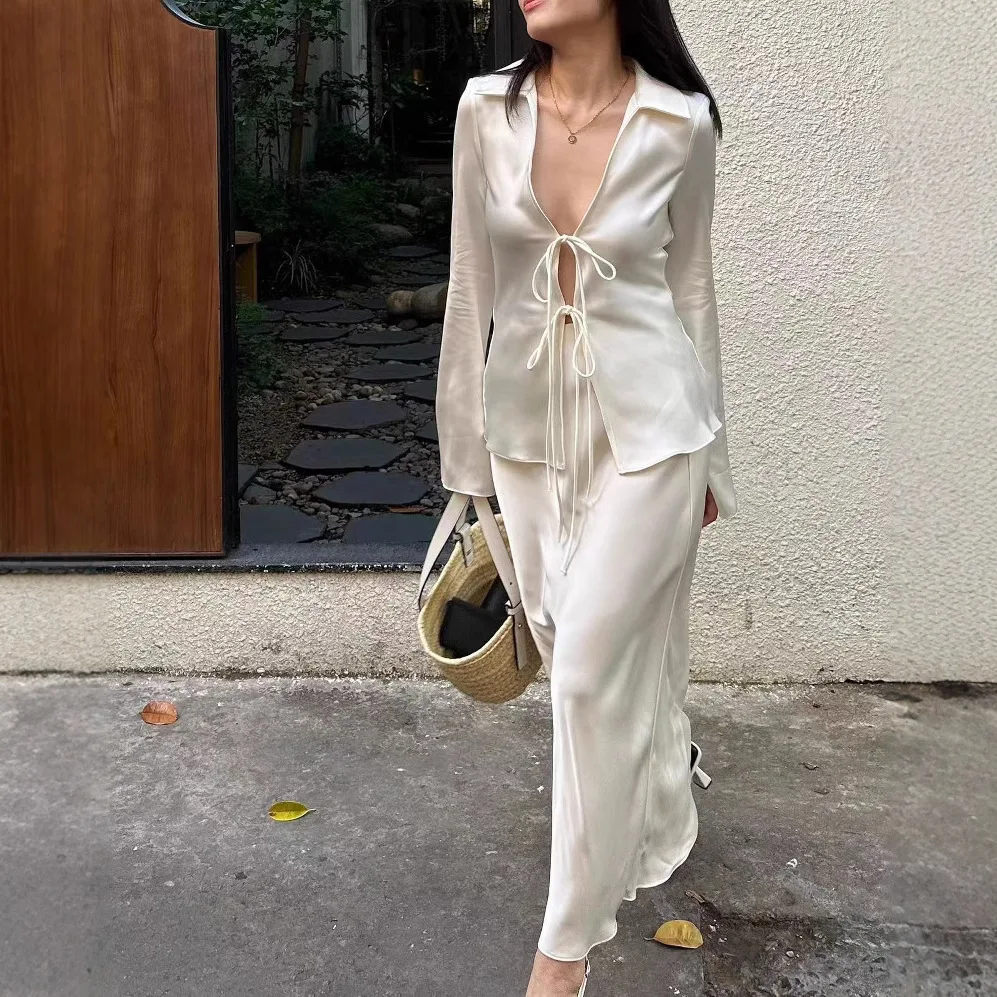European and American women's clothing 2025 spring and summer new fashion bow silk satin texture shirt
European and American women's clothing 2025 spring and summer new fashion bow silk satin texture shirt