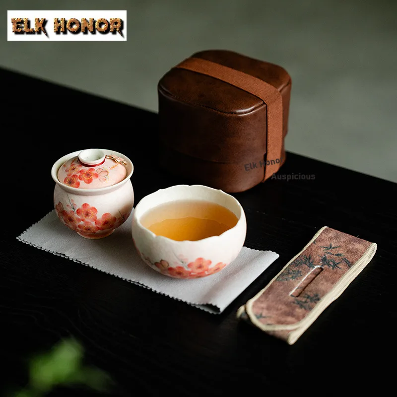 Gold Drawing Pure Hand-painted Plum Blossom Travel Tea Set Kit 1 Pot 1 Cups Tea Maker Organizer Portable Picnic Stock PU Bags
Gold Drawing Pure Hand-painted Plum Blossom Travel Tea Set Kit 1 Pot 1 Cups Tea Maker Organizer Portable Picnic Stock PU Bags