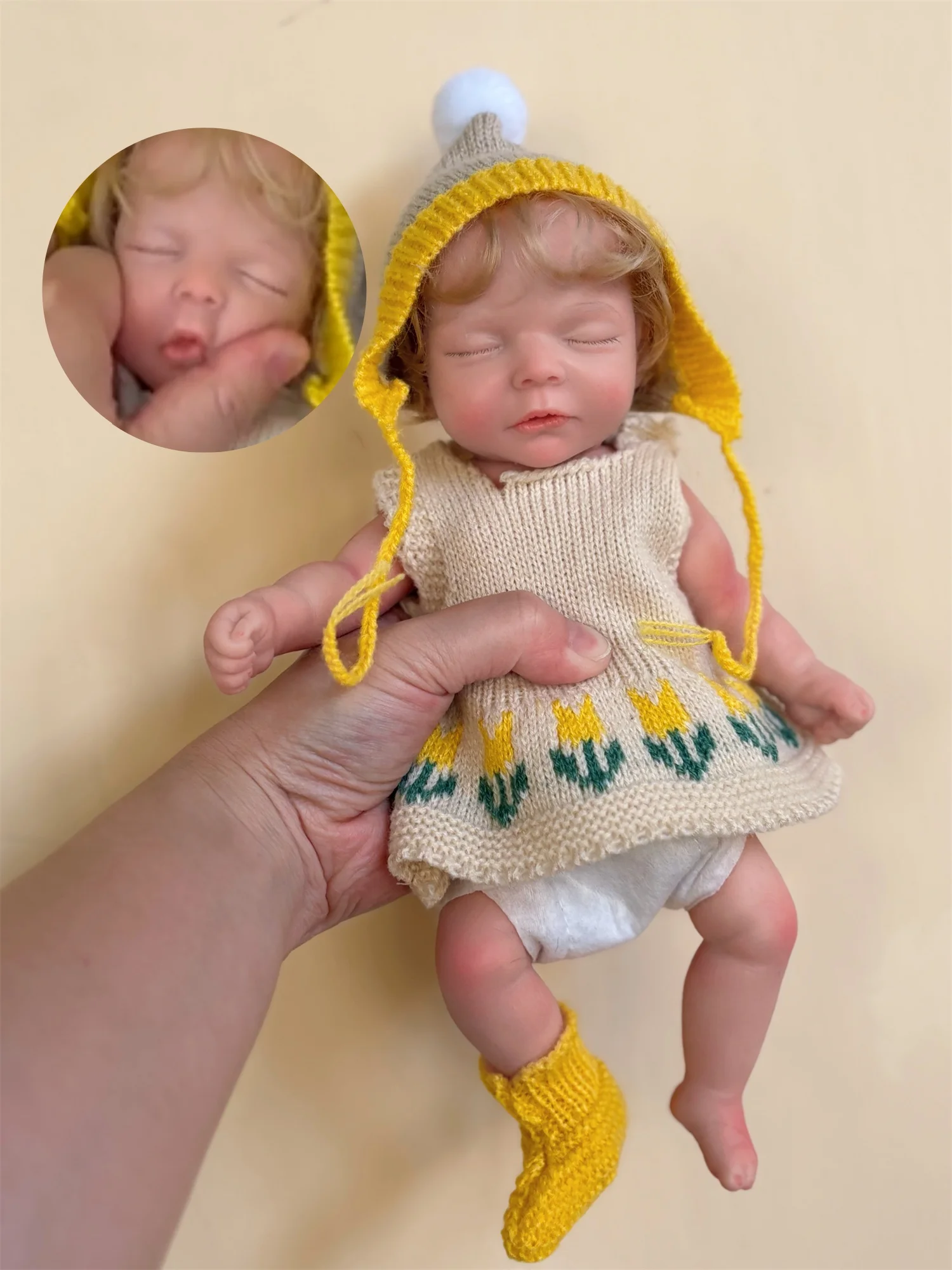 Lovely 10Inch Asleep Silicone Reborn Girl Doll With Hair Flexible Handmade Waterproof Reborn Doll For kid's Gift And Collection
Lovely 10Inch Asleep Silicone Reborn Girl Doll With Hair Flexible Handmade Waterproof Reborn Doll For kid's Gift And Collection